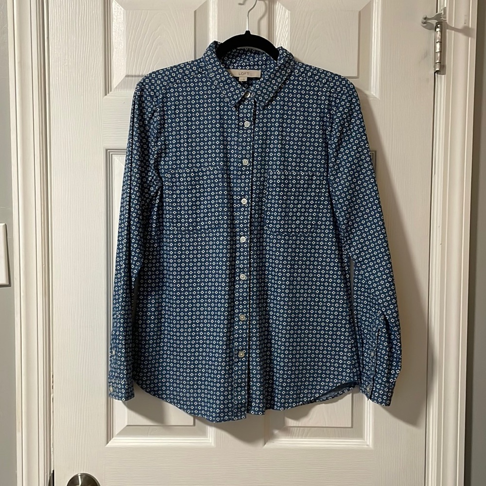 Loft buttoned up dress shirt (M)